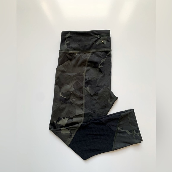 Rare Lululemon Pace Rival Crop - Picture 2 of 6